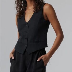 Vuori Coastline Black Vest Womens Large Performance Sleeveless Button Front